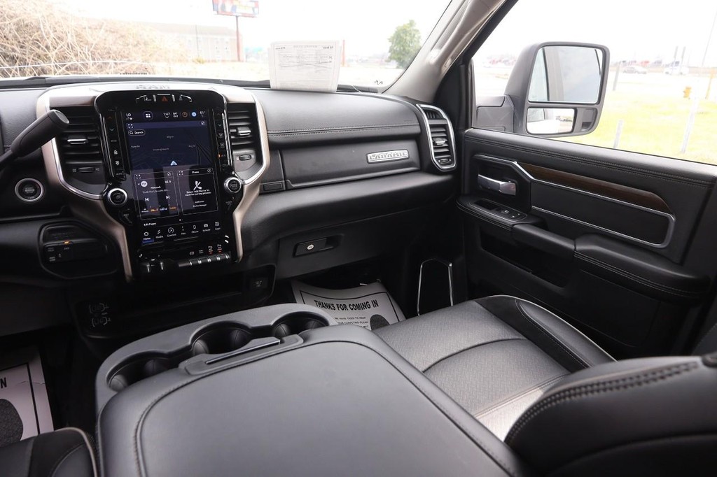 Ram 2500 Vehicle Full-screen Gallery Image 24
