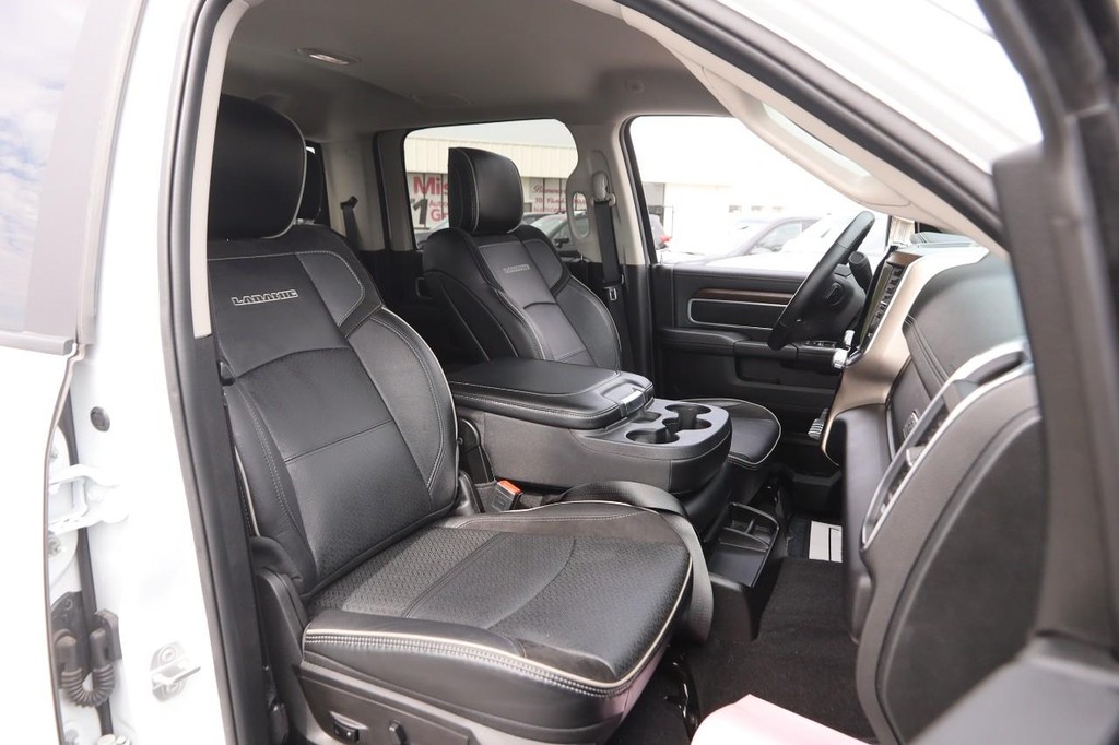 Ram 2500 Vehicle Full-screen Gallery Image 25