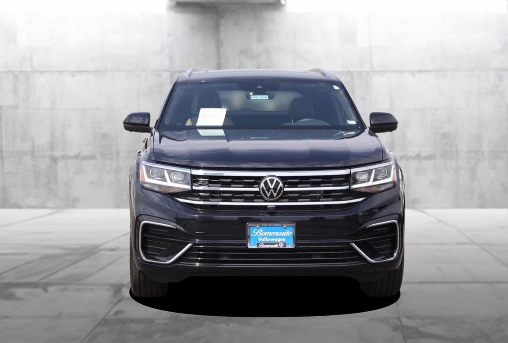 Volkswagen Atlas Cross Sport Vehicle Full-screen Gallery Image 4