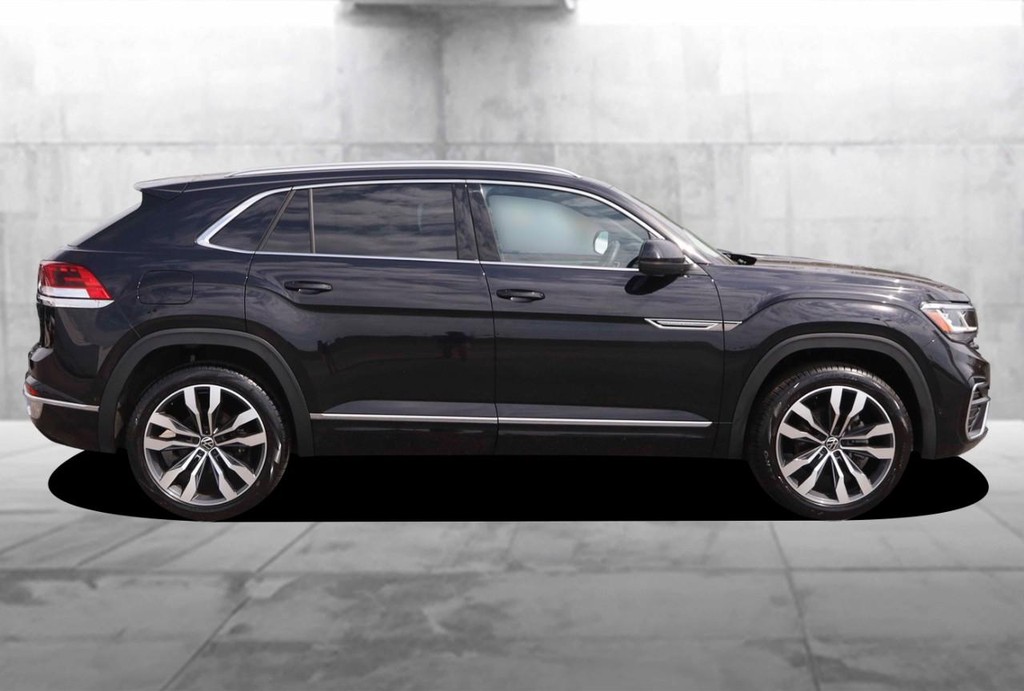Volkswagen Atlas Cross Sport Vehicle Full-screen Gallery Image 5