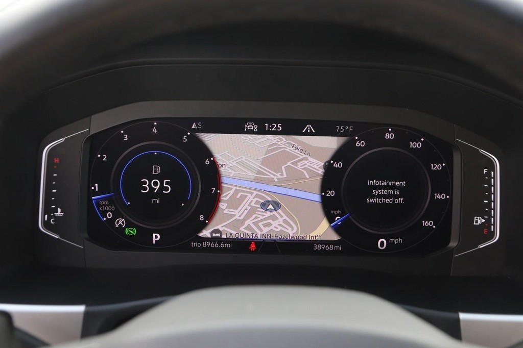 Volkswagen Atlas Cross Sport Vehicle Full-screen Gallery Image 16