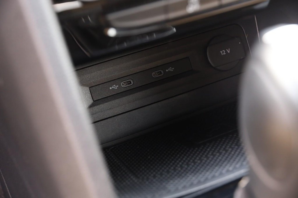 Volkswagen Atlas Cross Sport Vehicle Full-screen Gallery Image 22