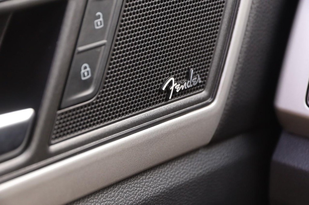 Volkswagen Atlas Cross Sport Vehicle Full-screen Gallery Image 24