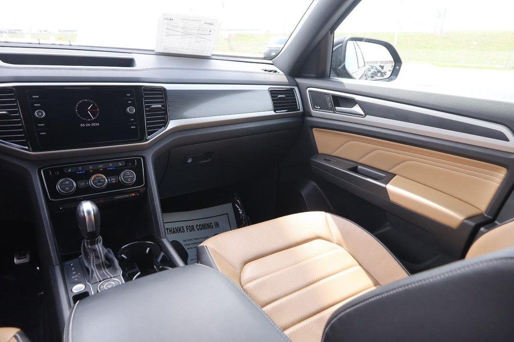Volkswagen Atlas Cross Sport Vehicle Full-screen Gallery Image 29