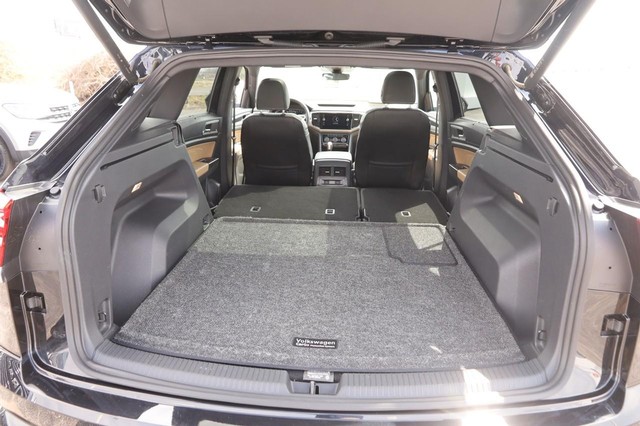 Volkswagen Atlas Cross Sport Vehicle Image 07