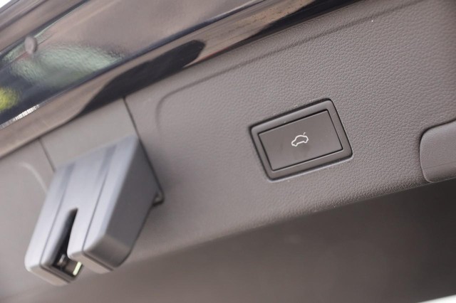 Volkswagen Atlas Cross Sport Vehicle Image 09