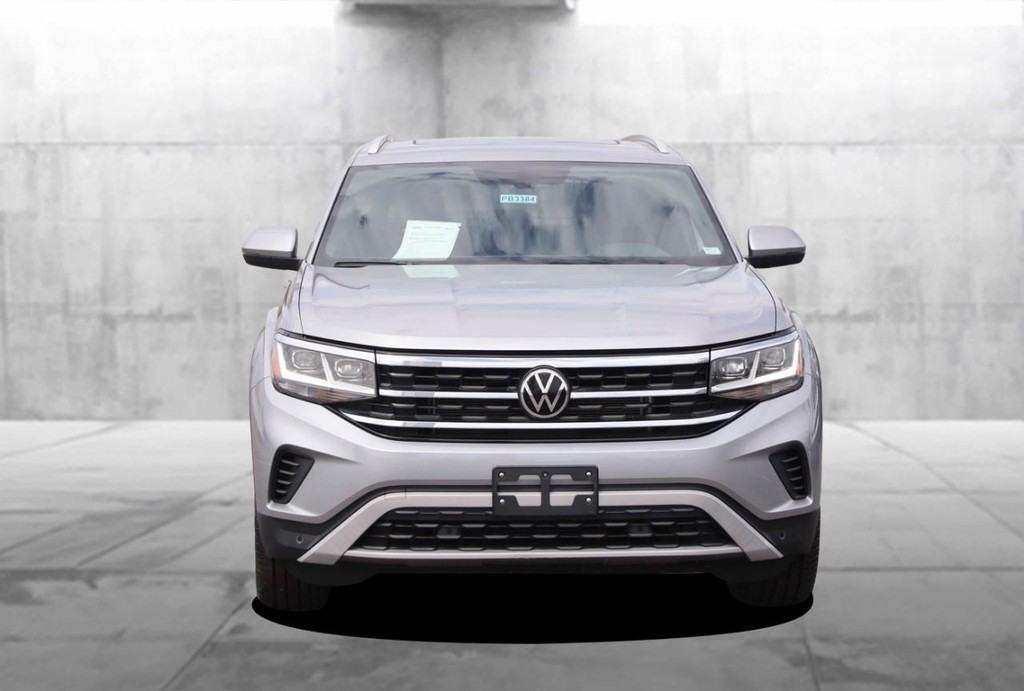 Volkswagen Atlas Cross Sport Vehicle Full-screen Gallery Image 4