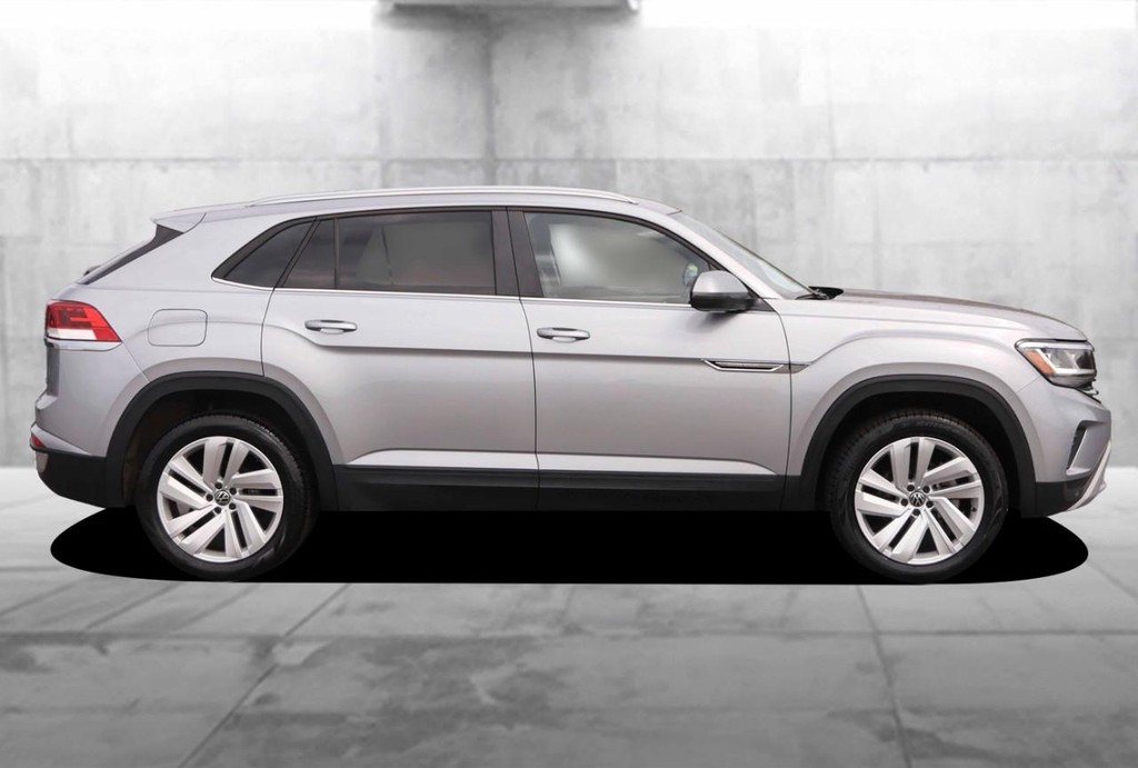 Volkswagen Atlas Cross Sport Vehicle Full-screen Gallery Image 5