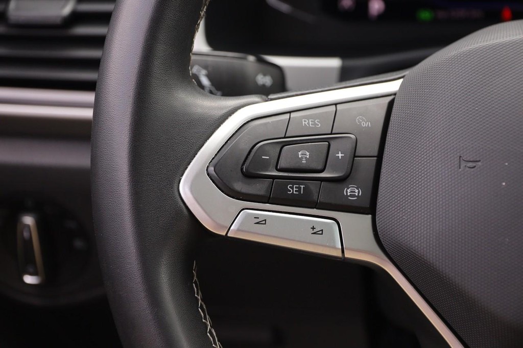 Volkswagen Atlas Cross Sport Vehicle Full-screen Gallery Image 13