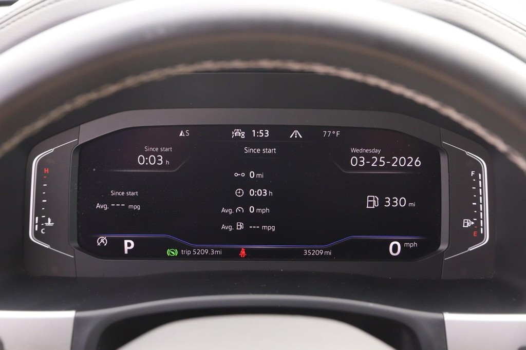 Volkswagen Atlas Cross Sport Vehicle Full-screen Gallery Image 15