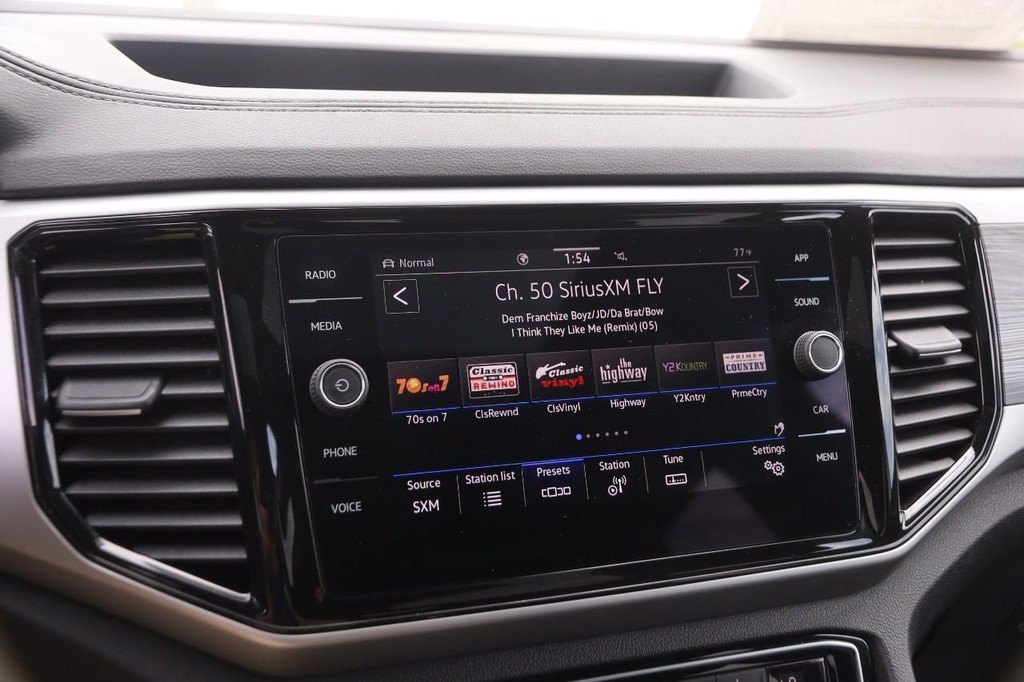 Volkswagen Atlas Cross Sport Vehicle Full-screen Gallery Image 19