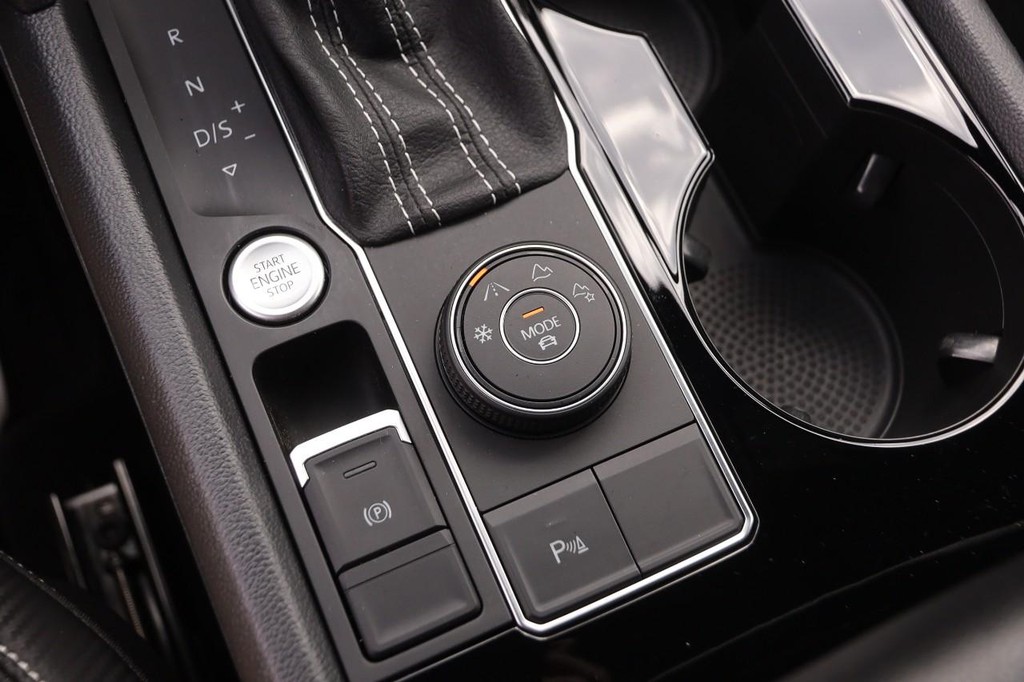 Volkswagen Atlas Cross Sport Vehicle Full-screen Gallery Image 21