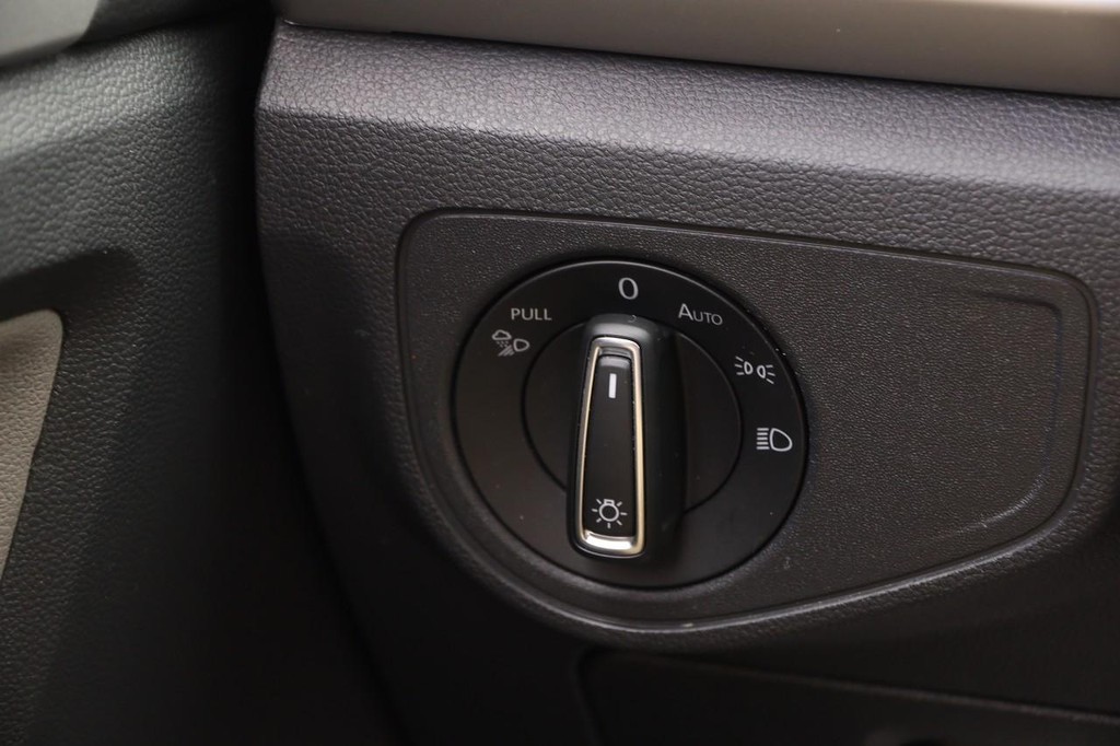 Volkswagen Atlas Cross Sport Vehicle Full-screen Gallery Image 22