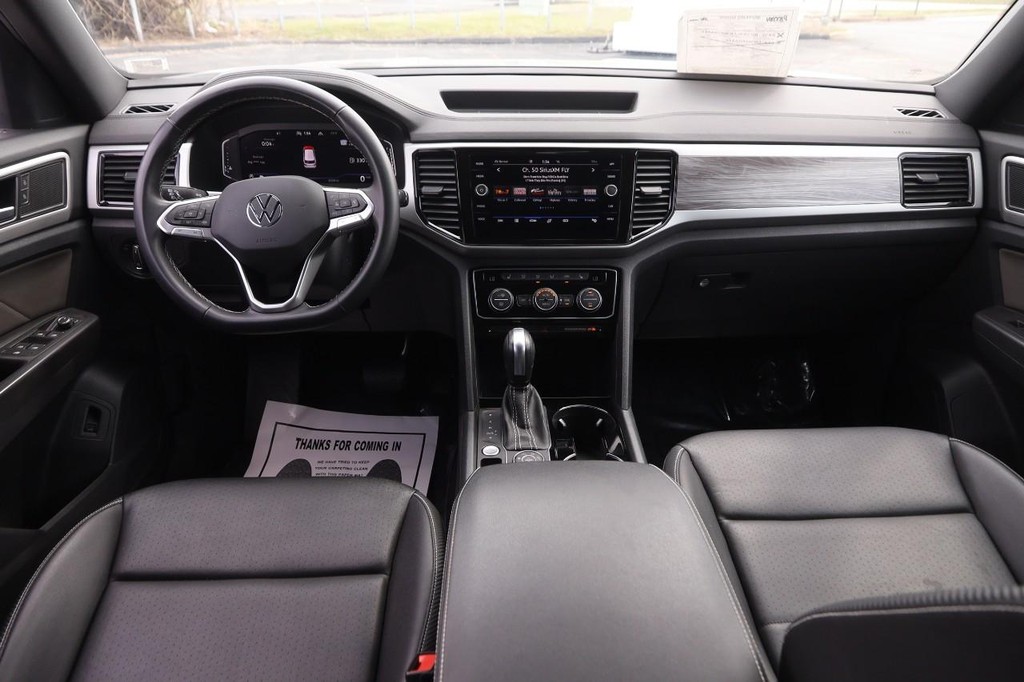 Volkswagen Atlas Cross Sport Vehicle Full-screen Gallery Image 23
