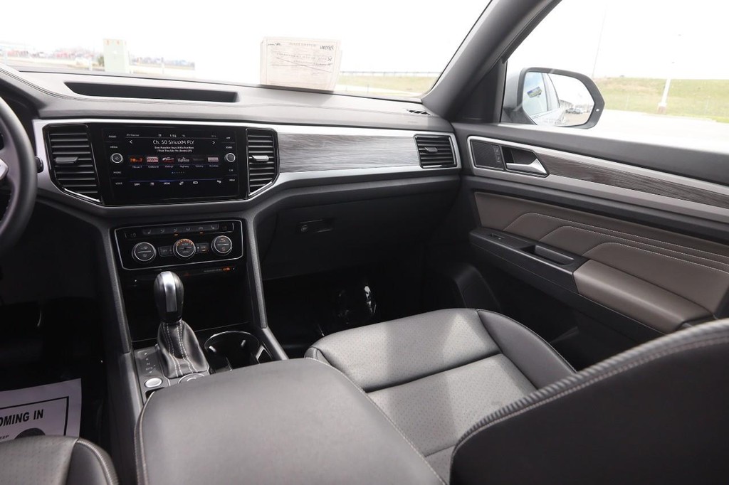 Volkswagen Atlas Cross Sport Vehicle Full-screen Gallery Image 27