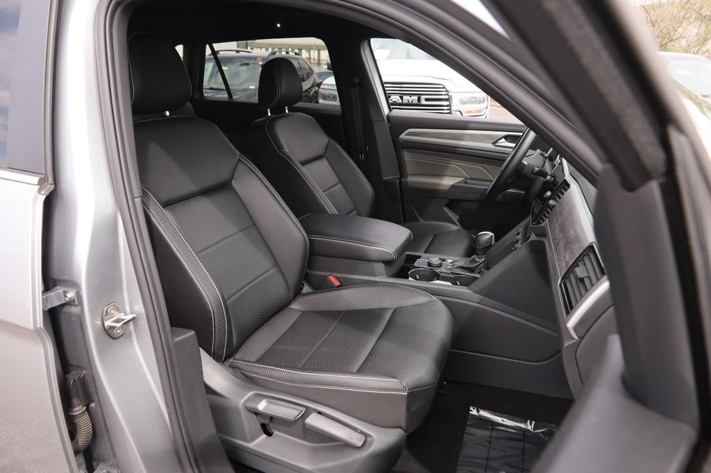 Volkswagen Atlas Cross Sport Vehicle Full-screen Gallery Image 28