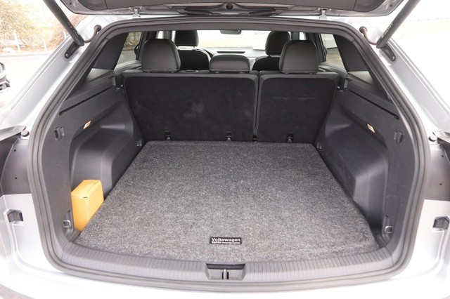 Volkswagen Atlas Cross Sport Vehicle Image 07