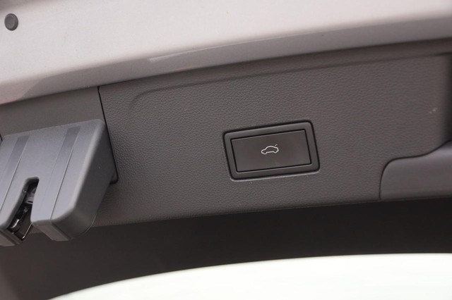 Volkswagen Atlas Cross Sport Vehicle Image 08