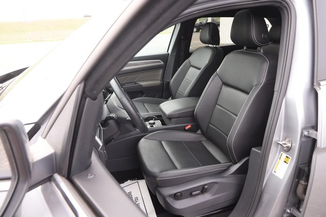 Volkswagen Atlas Cross Sport Vehicle Image 10