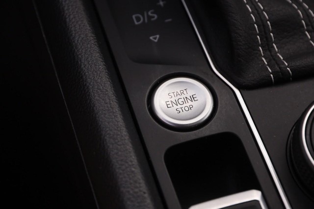 Volkswagen Atlas Cross Sport Vehicle Image 16
