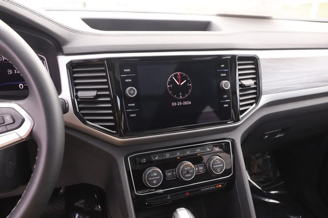 Volkswagen Atlas Cross Sport Vehicle Image 17