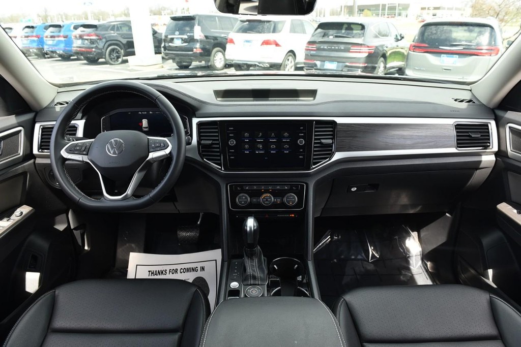 Volkswagen Atlas Vehicle Full-screen Gallery Image 7