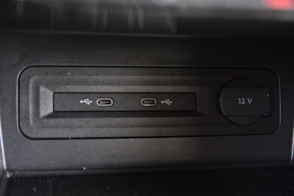 Volkswagen Atlas Vehicle Full-screen Gallery Image 16