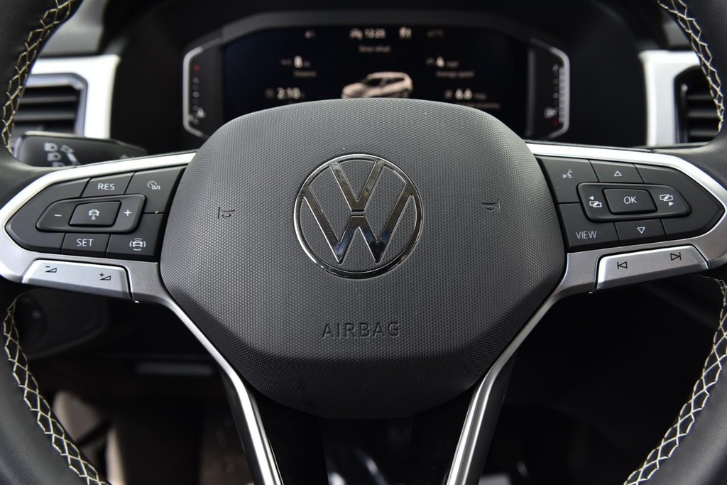 Volkswagen Atlas Vehicle Full-screen Gallery Image 18