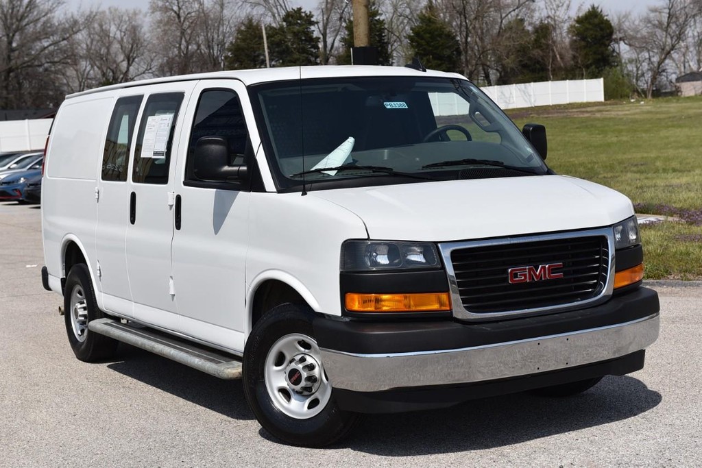 GMC Savana Cargo Van Vehicle Full-screen Gallery Image 2