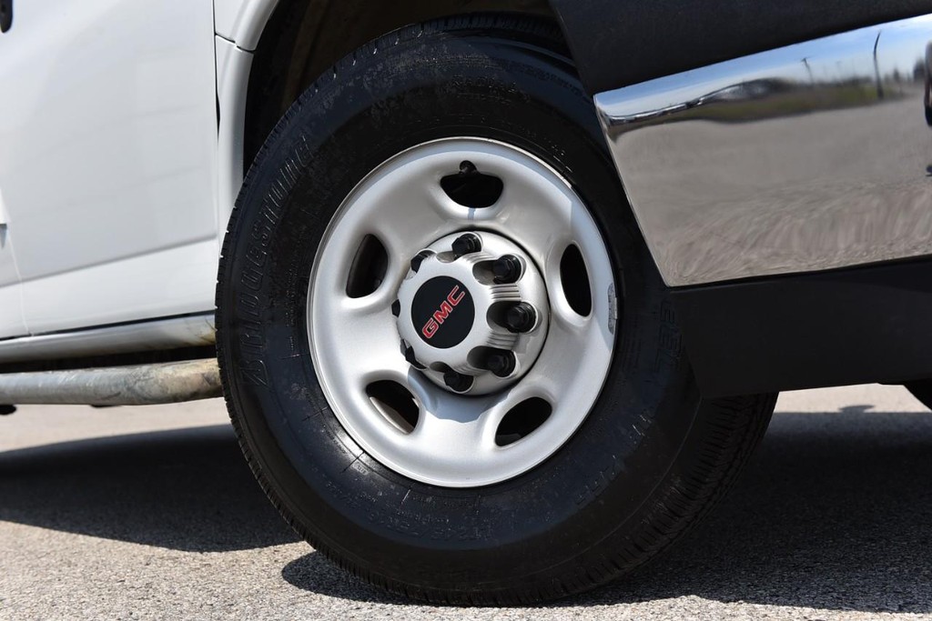 GMC Savana Cargo Van Vehicle Full-screen Gallery Image 3