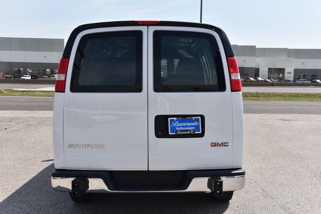 GMC Savana Cargo Van Vehicle Full-screen Gallery Image 6