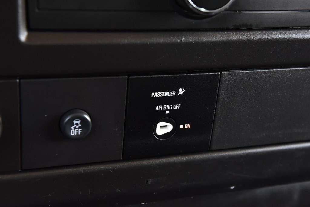 GMC Savana Cargo Van Vehicle Full-screen Gallery Image 13