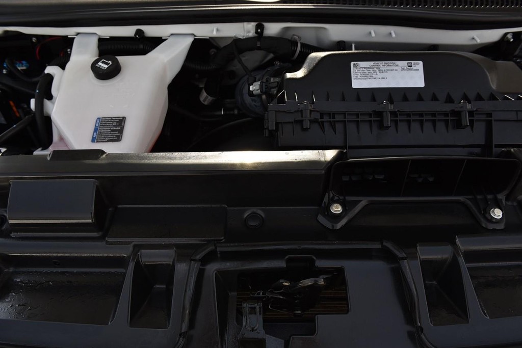 GMC Savana Cargo Van Vehicle Full-screen Gallery Image 20