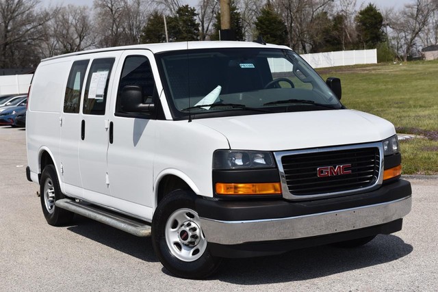 GMC Savana Cargo Van Vehicle Image 02