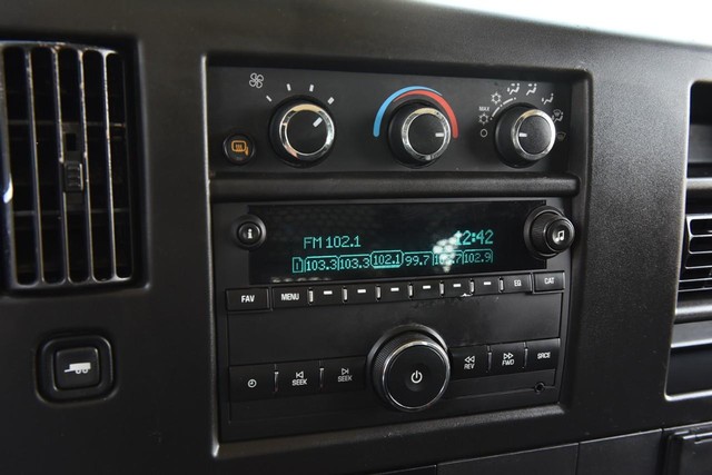 GMC Savana Cargo Van Vehicle Image 12