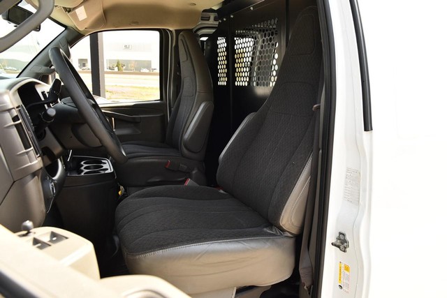 GMC Savana Cargo Van Vehicle Image 15