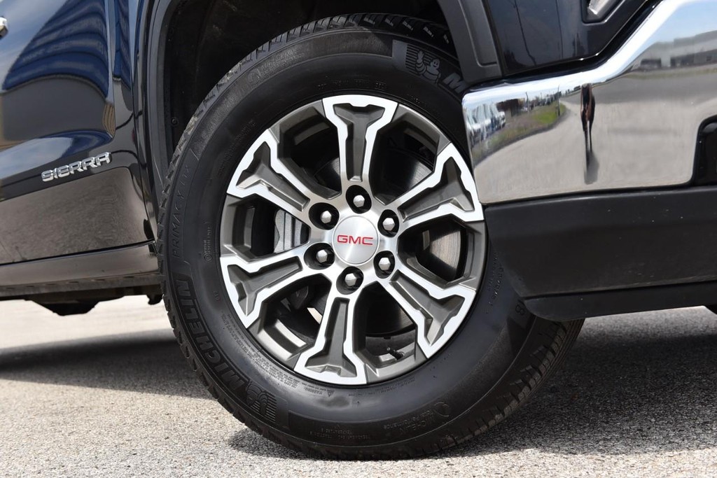 GMC Sierra 1500 Vehicle Full-screen Gallery Image 3