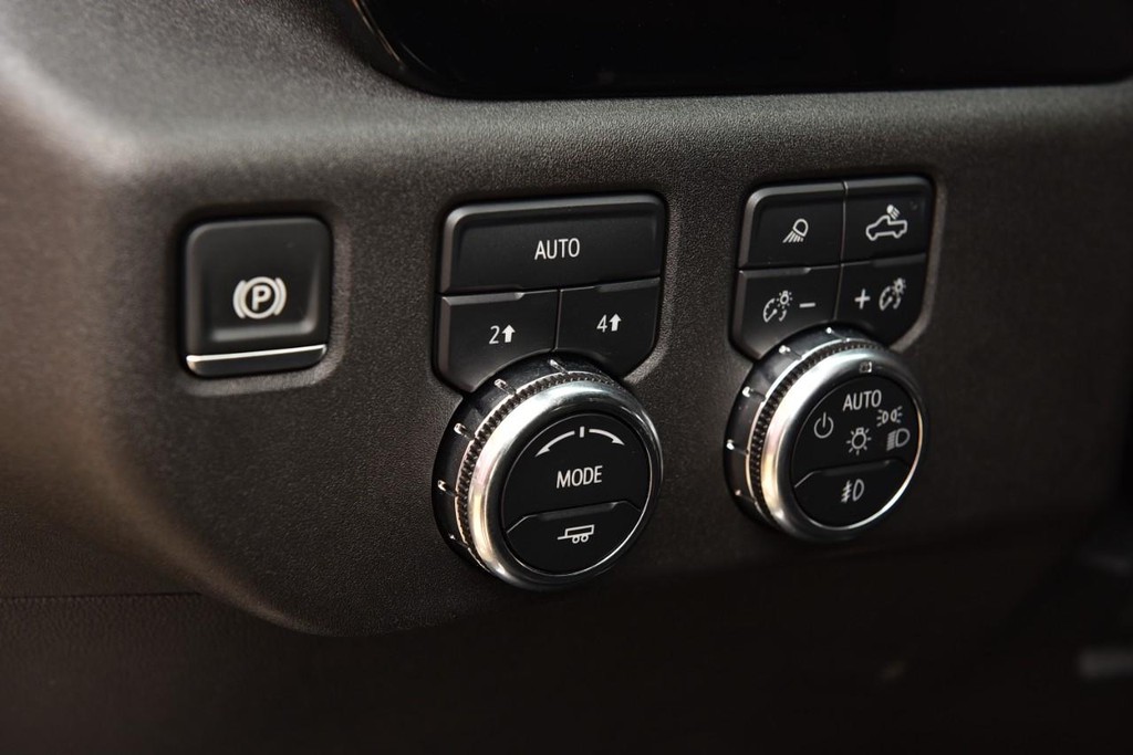 GMC Sierra 1500 Vehicle Full-screen Gallery Image 11