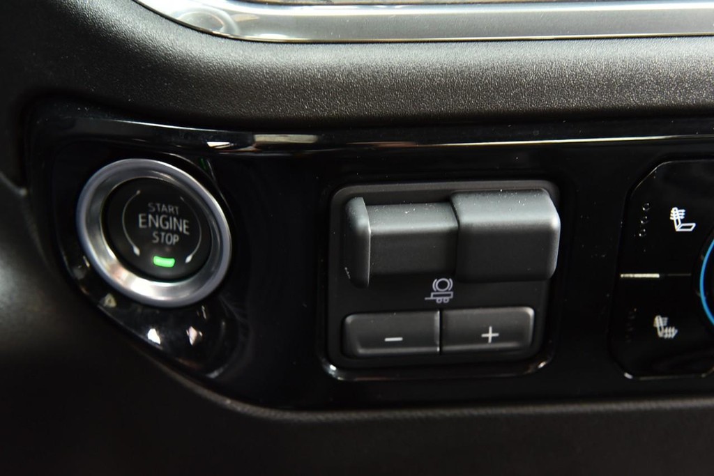 GMC Sierra 1500 Vehicle Full-screen Gallery Image 15