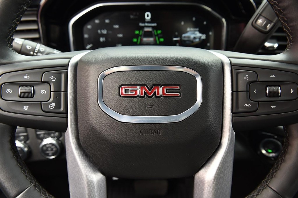 GMC Sierra 1500 Vehicle Full-screen Gallery Image 17
