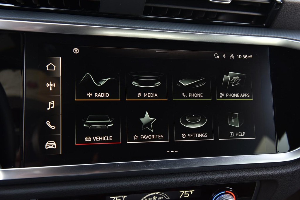 Audi Q3 Vehicle Full-screen Gallery Image 14