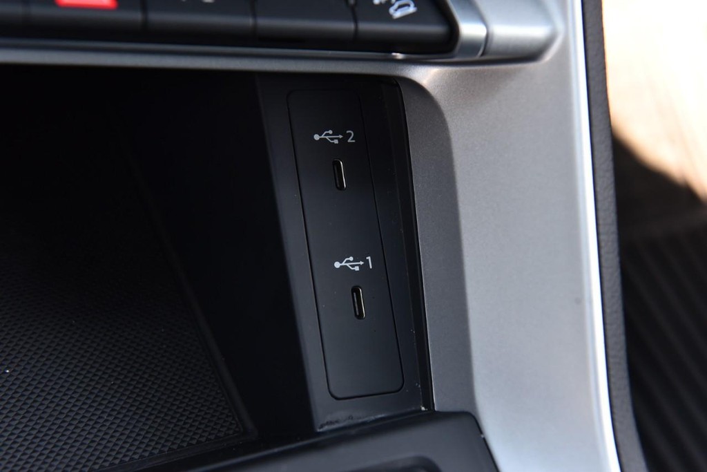 Audi Q3 Vehicle Full-screen Gallery Image 17