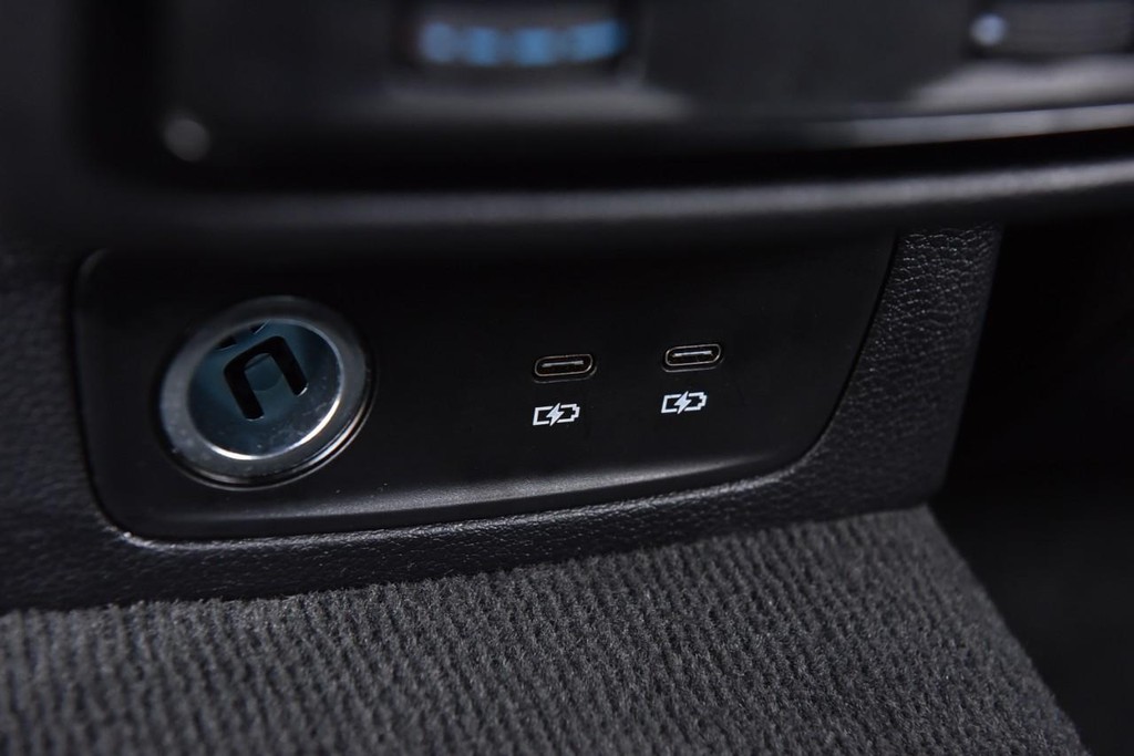 Audi Q3 Vehicle Full-screen Gallery Image 24