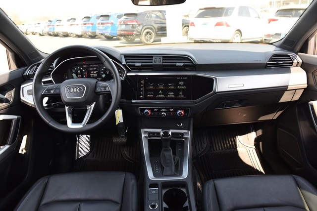 Audi Q3 Vehicle Image 07