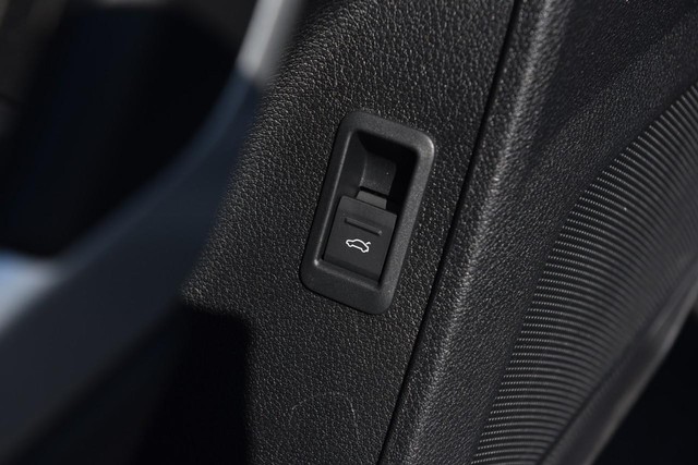 Audi Q3 Vehicle Image 09