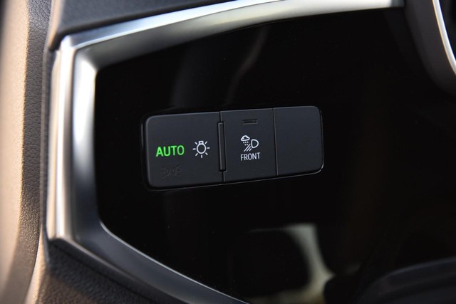 Audi Q3 Vehicle Image 11