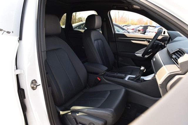 Audi Q3 Vehicle Image 20