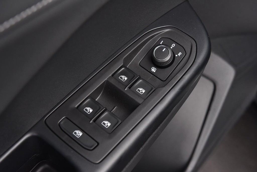 Volkswagen Taos Vehicle Full-screen Gallery Image 8