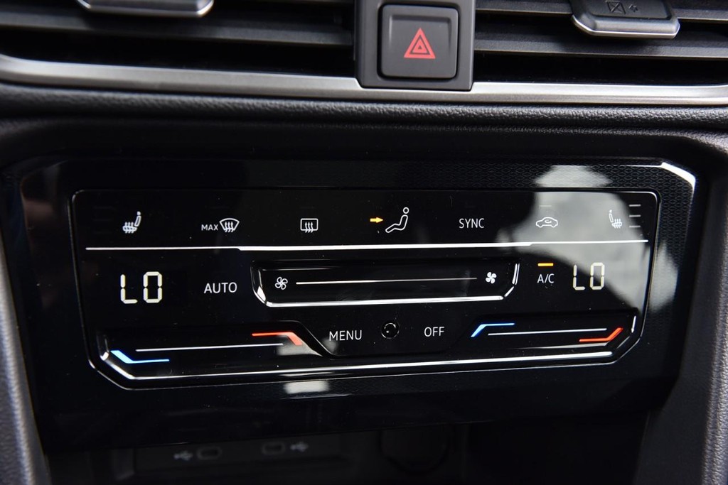 Volkswagen Taos Vehicle Full-screen Gallery Image 14