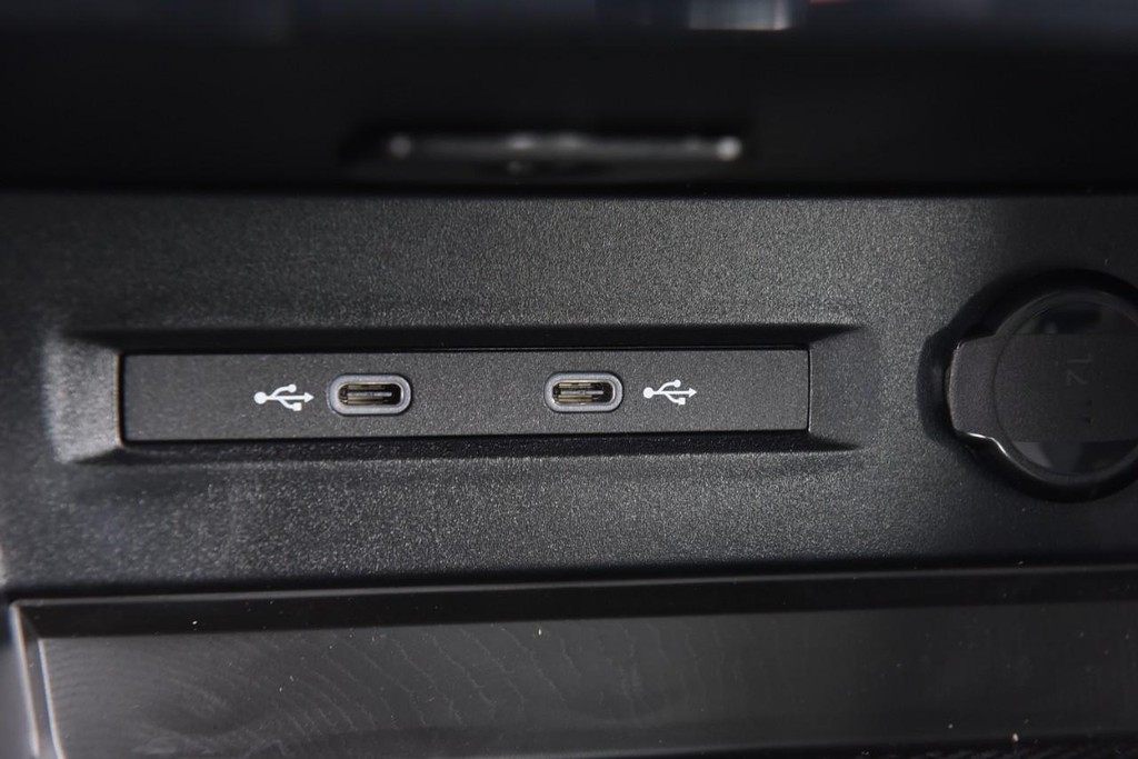 Volkswagen Taos Vehicle Full-screen Gallery Image 15